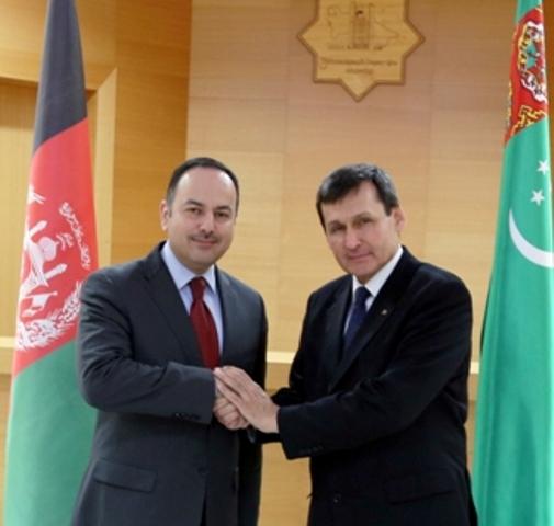 وزیر مالیه با مقامات ترکمنستان پیرامون مسایل اقتصادی صحبت نمودند