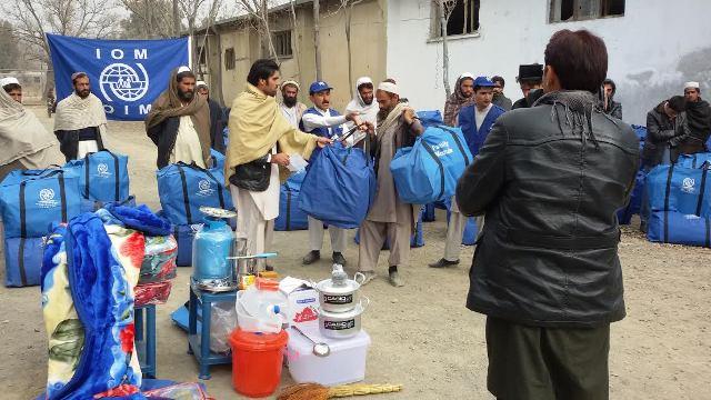Families returning from Waziristan receive aid in Khost