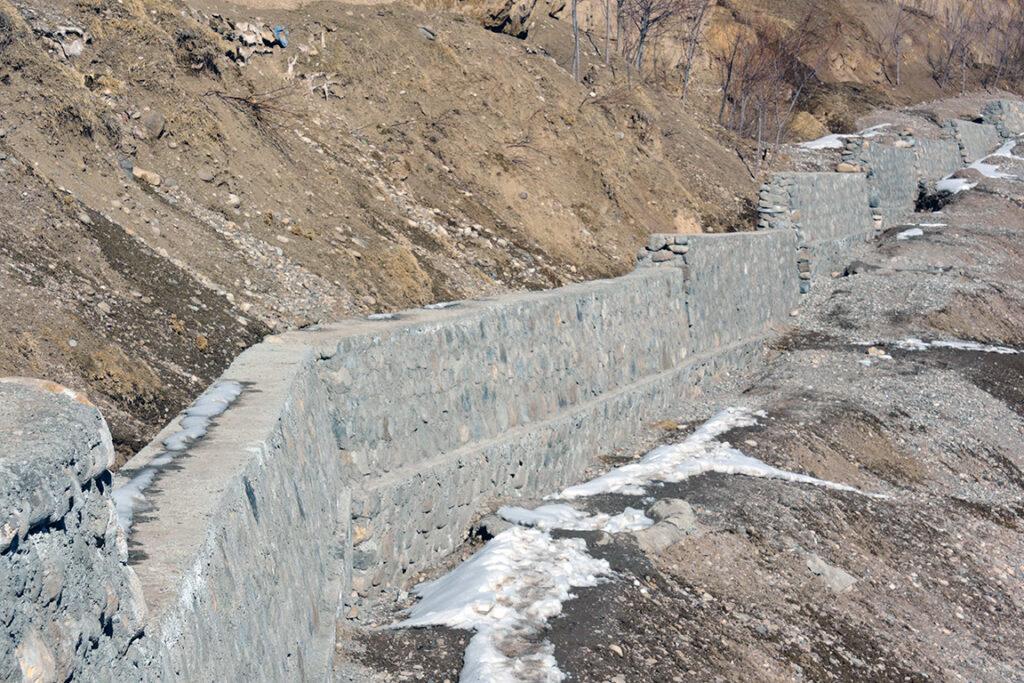 در بدخشان به کمک آلمان دیوارهاى محافظتی و کانال آبیاری ساخته شد