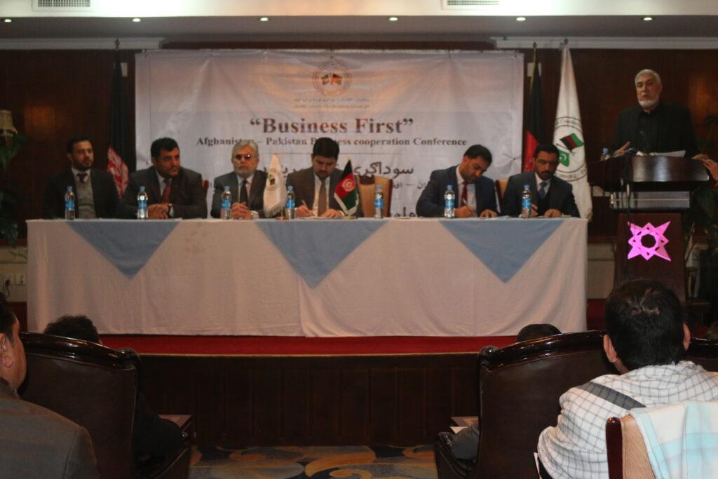 مسؤلان اتاق مشترک تجارت افغانستان و پاکستان خواهان غیر سیاسی شدن تجارت شدند