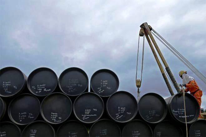 Oil rates fall 30pc in world markets but steady in Kabul