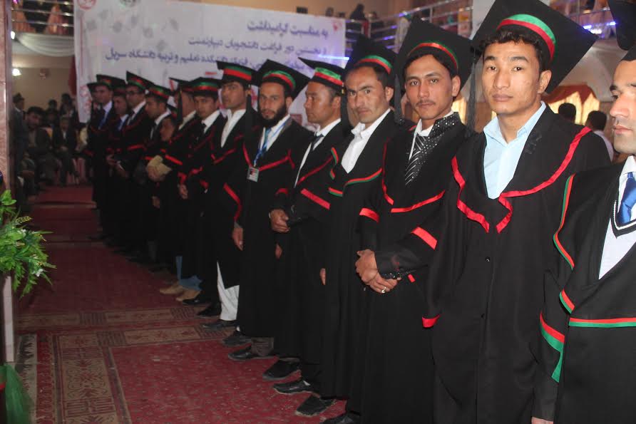 مراسم جشن فراغت محصلان پوهنتون سرپل بدون حضور استادان پوهنتون برگزار شد