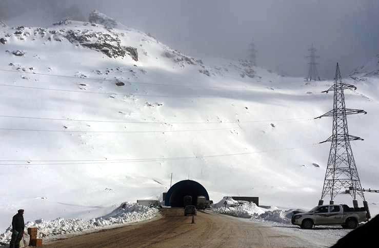 Salang pass closed against heavy traffic following snow