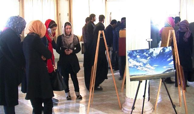 بلخ کې د عکاس او شاعر  قيس عصيان په ياد د عکسونو نندارتون جوړ شو