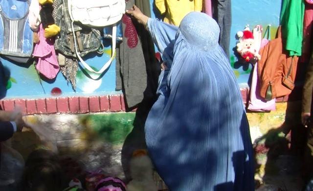 بلخ کې د (مهربانۍ دېوال) په نوم له بې وزلو سره د مرستې لړۍ پيل شوه