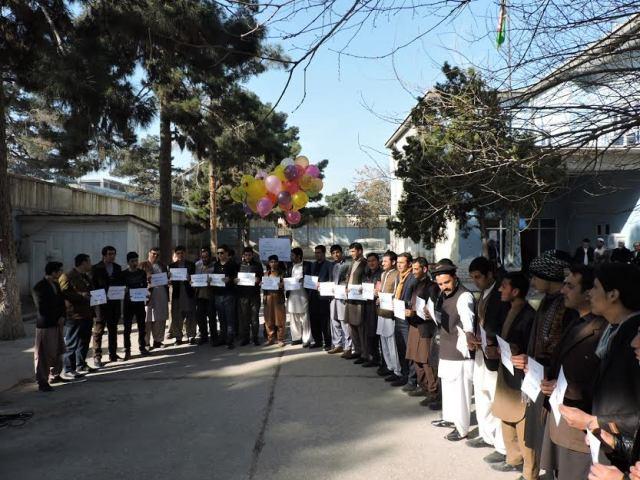 “حکومت دې خلکو ته د هغوی په مورنۍ ژبه د زده کړو زمینه برابره کړي”