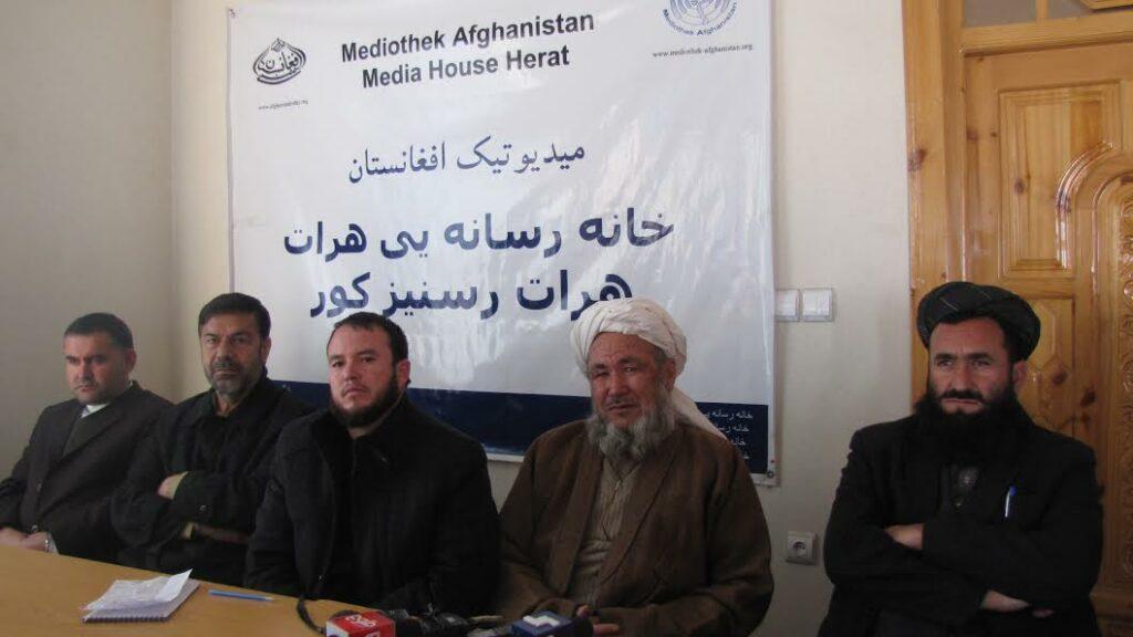 مسؤلان و فعالان مدنی غور به توقف پرواز طیاره‌های مسافربری به مقصد این ولایت اعتراض کردند