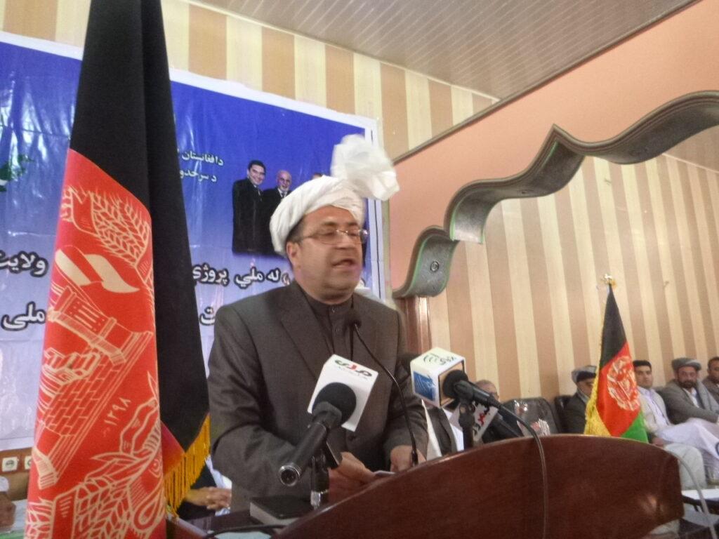 “مردم نيمروز بايد از مزاياى پروژه تاپى مستفيد شوند”