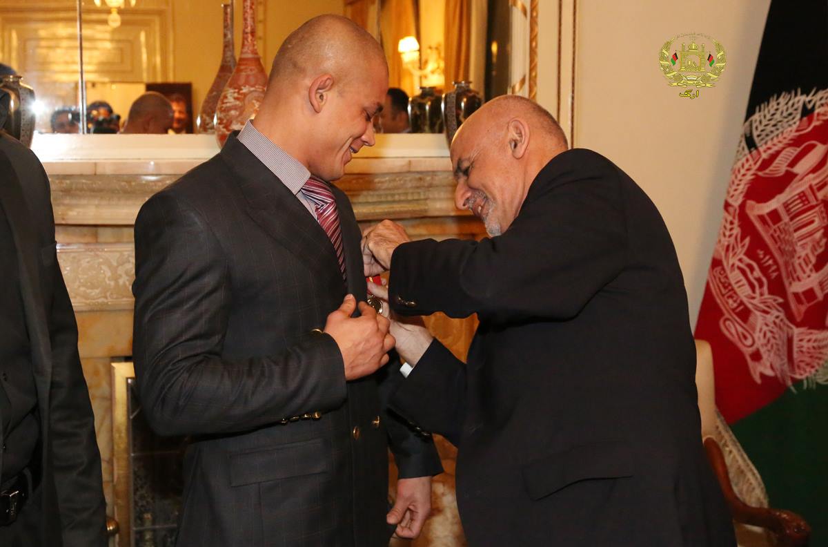 President confers Masjidi Khan Award on Mubariz