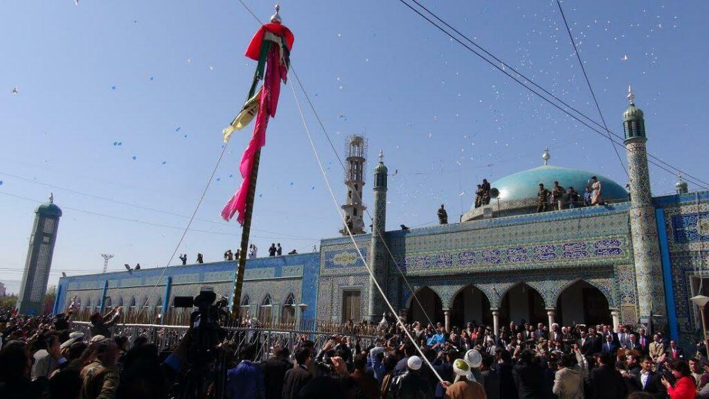 Thousands attend flag-hoisting in Mazar-i-Sharif