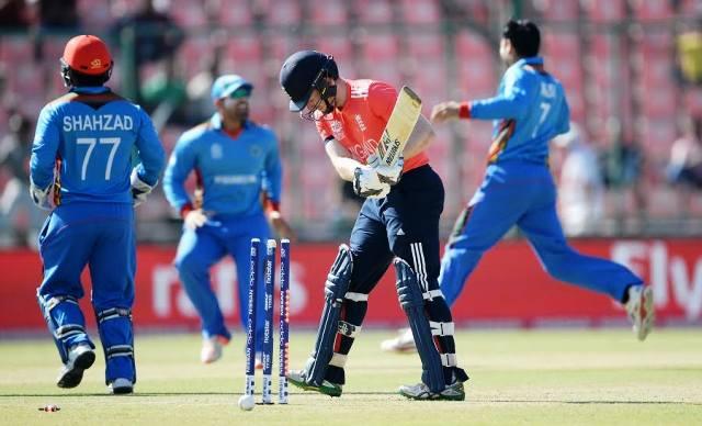 England beat Afghanistan after mid-innings collapse
