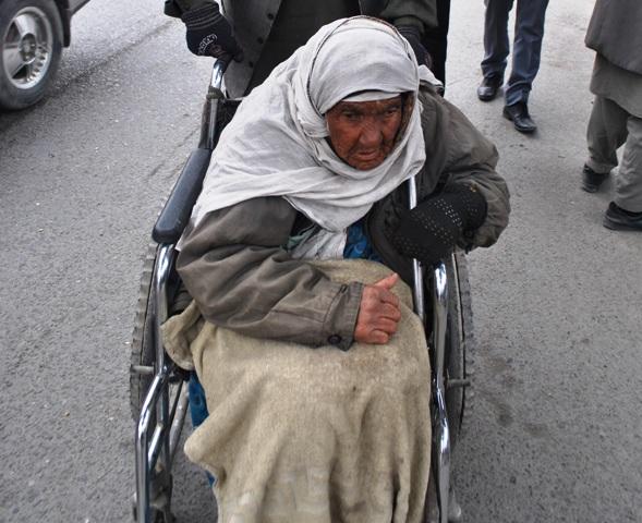 خانمى که بيش از يکصد سال سن دارد از روز جهانى زن چيزى نمى داند