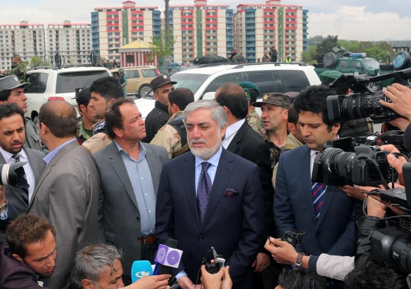 Abdullah asks politicians to wage joint war on enemy