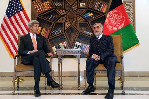 عبدالله درديدار با جان کرى برگسترش روابط دو کشورتاکيد کرد