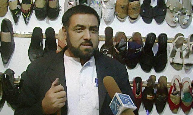 یو ژورنالېست: بوټ پلورنه مې تر هېواد پرېښودو او ټوپک اخيستو غوره ده