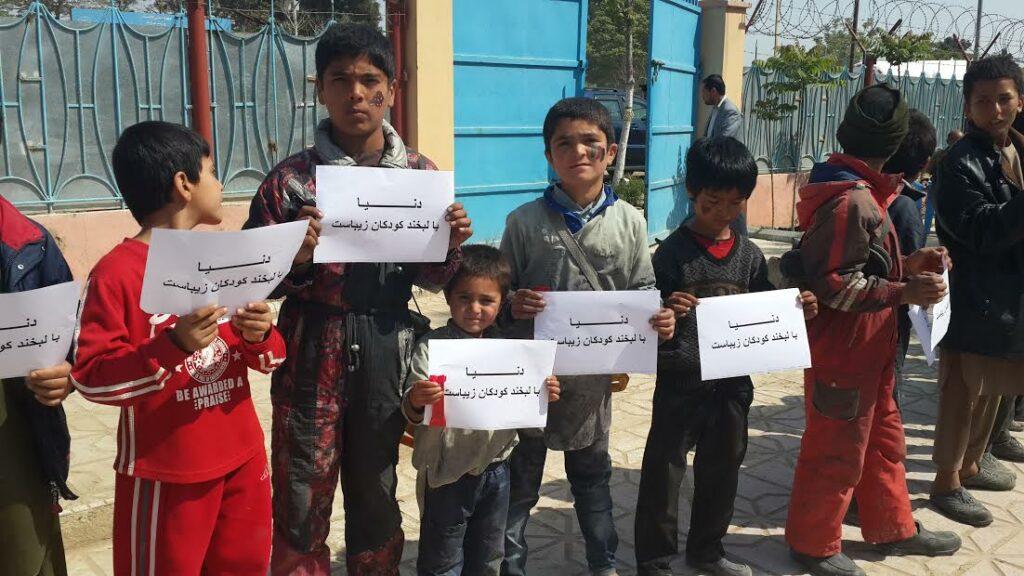 اطفال کارگر  از مخالفان مسلح خواستند که از جنگ دست بکشند