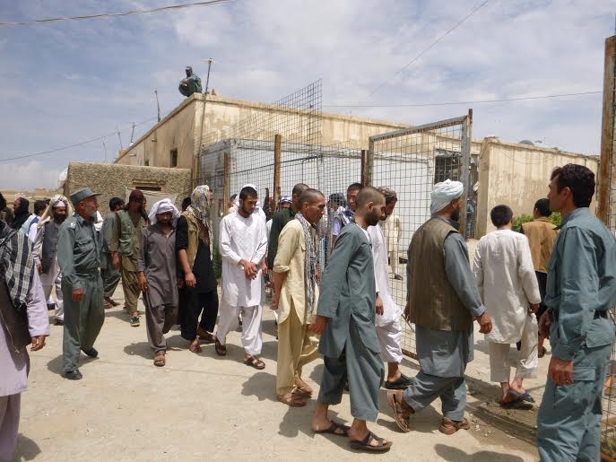 غزني کې د طالبانو له یوه زندانه ٤۵ بندیان راخوشي شوي