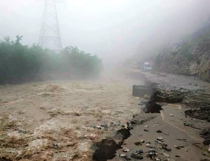 Thousands stranded as heavy floods block Salang highway