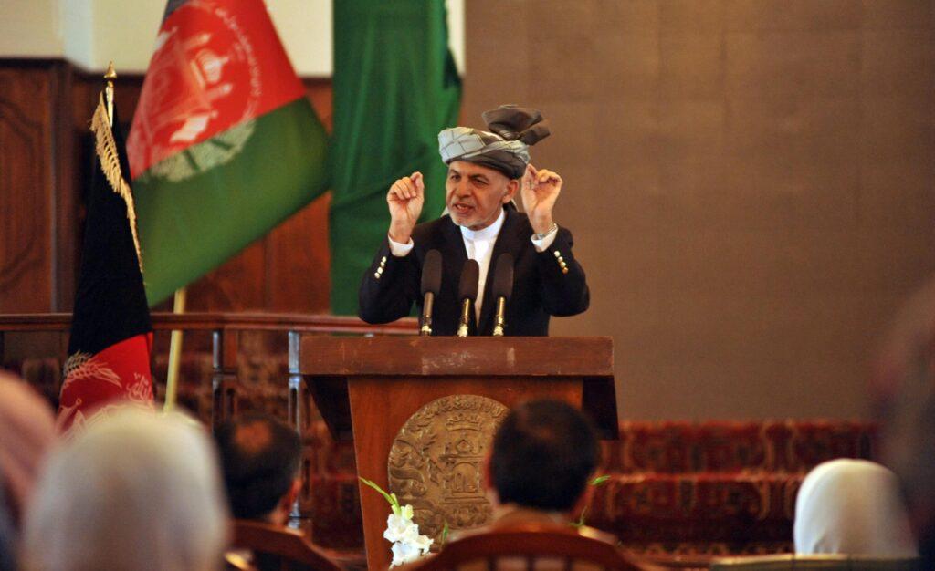 غنى: قانون اساسى افغانستان قابل معامله نيست