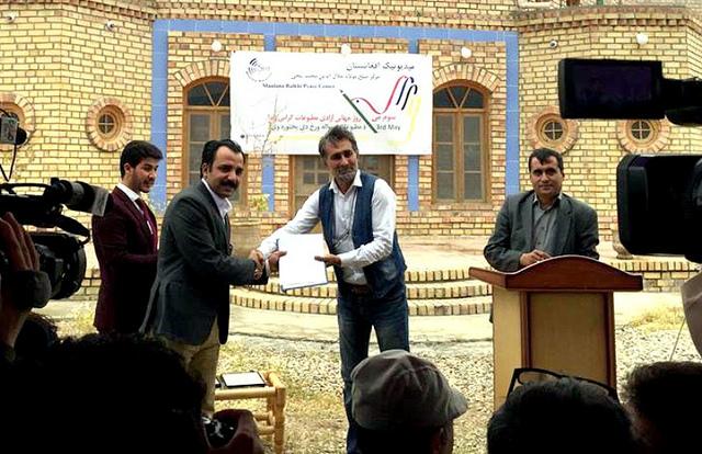 Pajhwok Reporter Zabihullah Ihsas receives an appreciation certificate