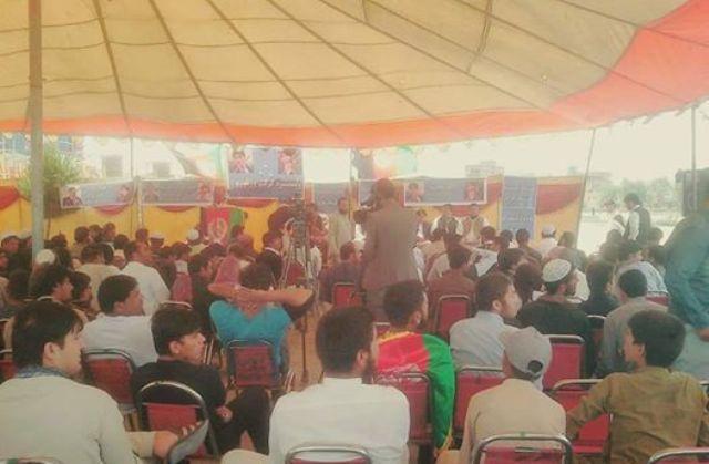 افراد معترض در برابر کرکت بورد خيمه تحصن زدند