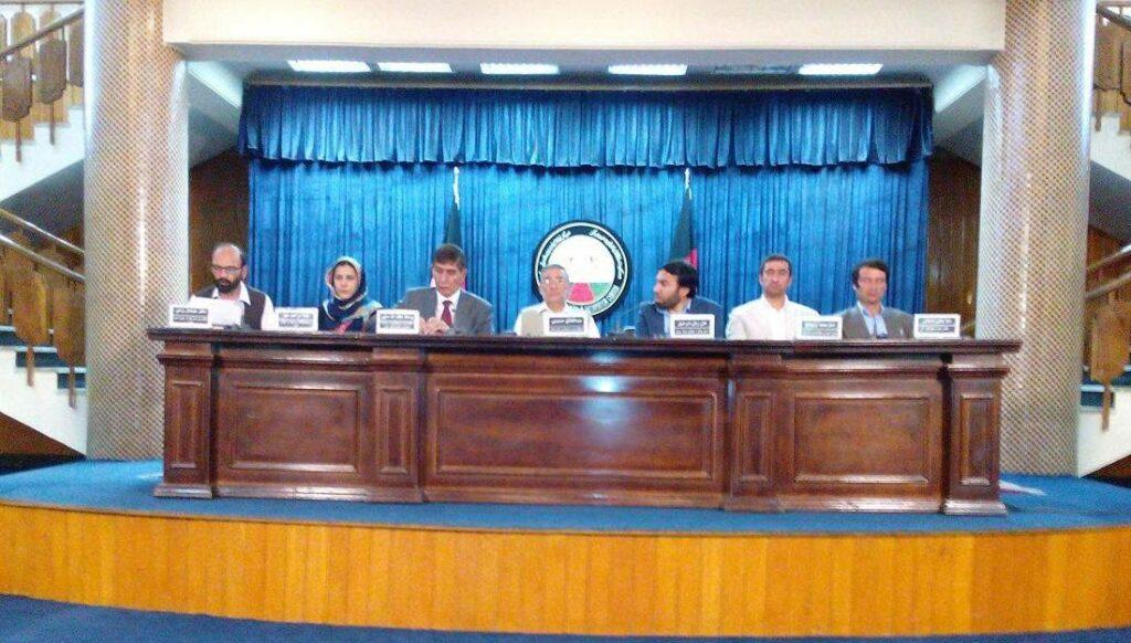 “اگر پوهنځى آمادگى لغو شود به اعتراضهاى مدنى خود ادامه می دهيم”