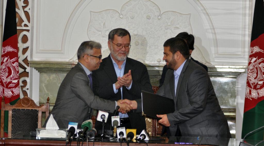 Contracts for 3 mega road projects signed in Kabul