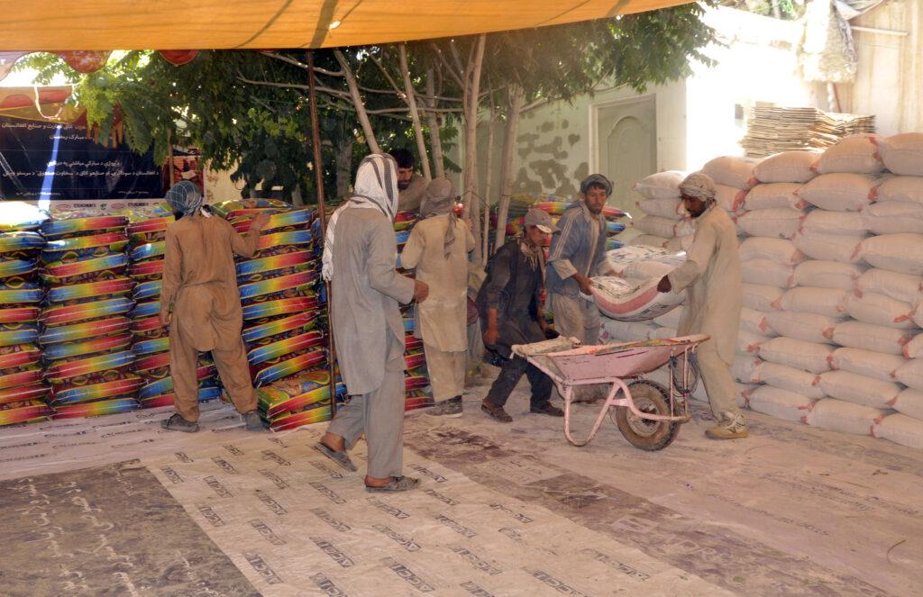برای متضررين جنگ در نيمروز مساعدت صورت گرفت