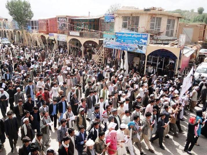 معترضان: فيصله حکومت در مورد احداث مسير برق از سالنگ تغيير کند