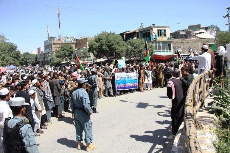 Hundreds rally in support of Afghan border guards