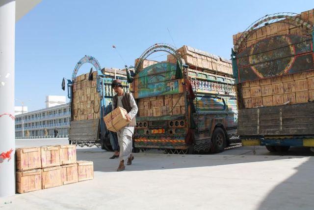Problems in fruit exports via Pakistan worry Kandahar traders