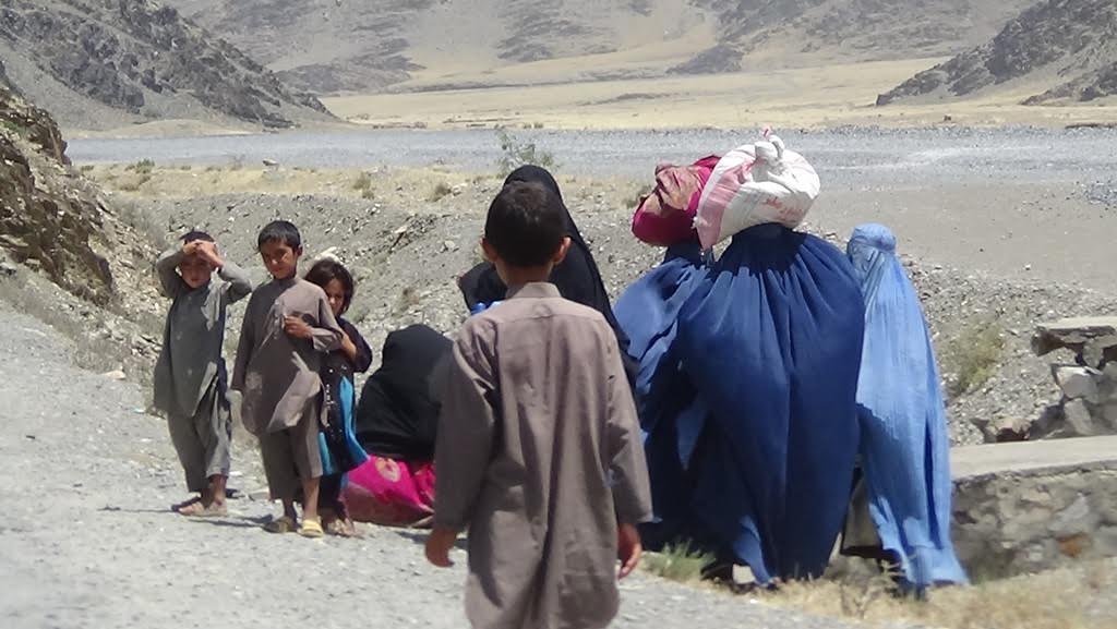 Dozens of families flee Torkham as tension prevails