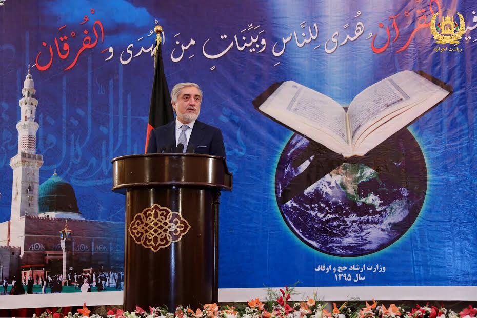 “علما باید جلو تعبیرها و تفسیرهای انحراف آمیز از قرآنکریم را بگیرند”