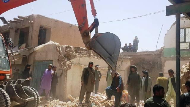 Uruzgan’s capital: 2 killed as shops roofs’ cave in