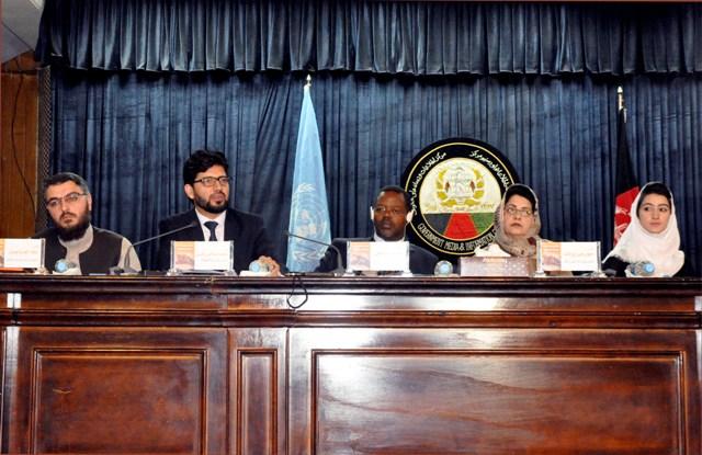 “خانواده ها بايد به حقوق دختران و پسران شان احترام بگذارند”