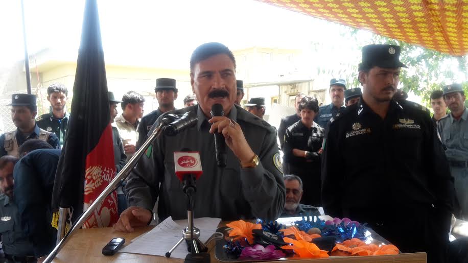 هلمند کې د پولیسو ځینو قوماندانانو د طالبانو څارلو ته په شخصي پیسو دوربینونه پېرلي