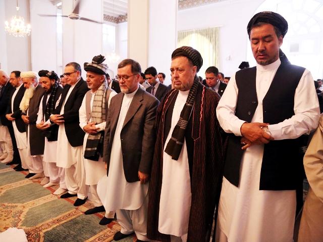 ولسمشر غني د اختر لمونځ د ارګ په جامع جومات کې ادا کړ