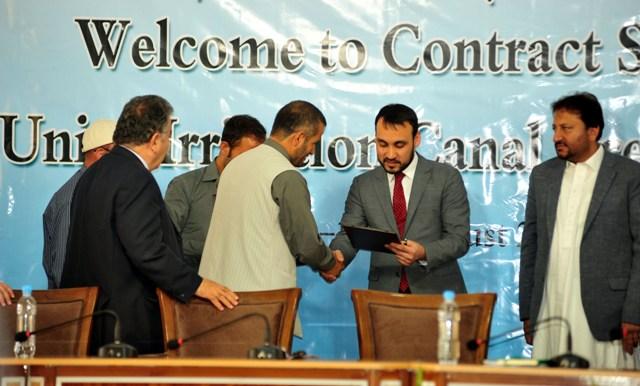 شصت هزار هکتار زمين زراعتى هموار و پنج شبکۀ آبيارى ايجاد مى شود