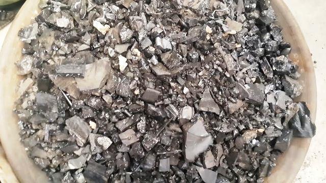 يک کارخانه غيرقانونی استخراج طلا در باميان مسدود گرديد