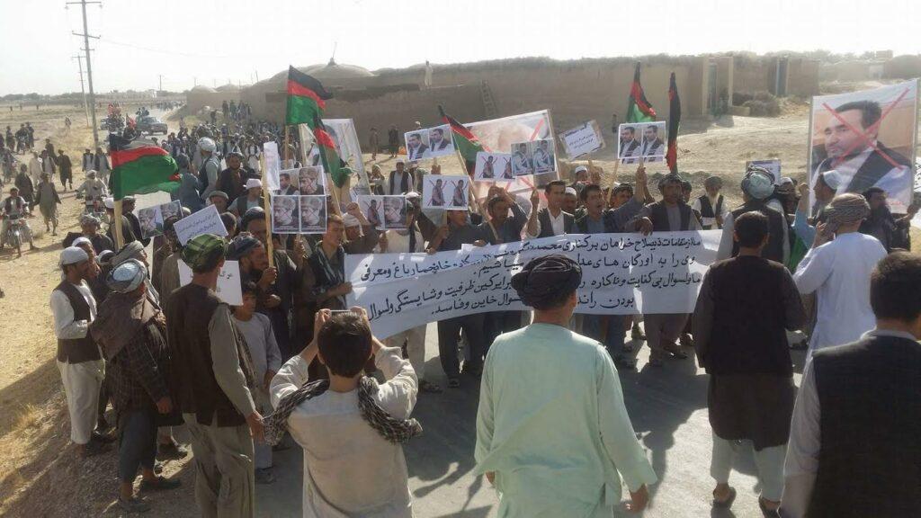 مظاهره کنندگان خواست برکنارى ولسوال خانچارباغ فارياب شدند