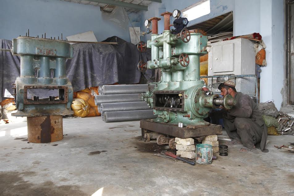 “که د برېښنا ستونزه حل شي کندهار کې به د فابريکو شمېر ٣٥٠ ته لوړ شي”