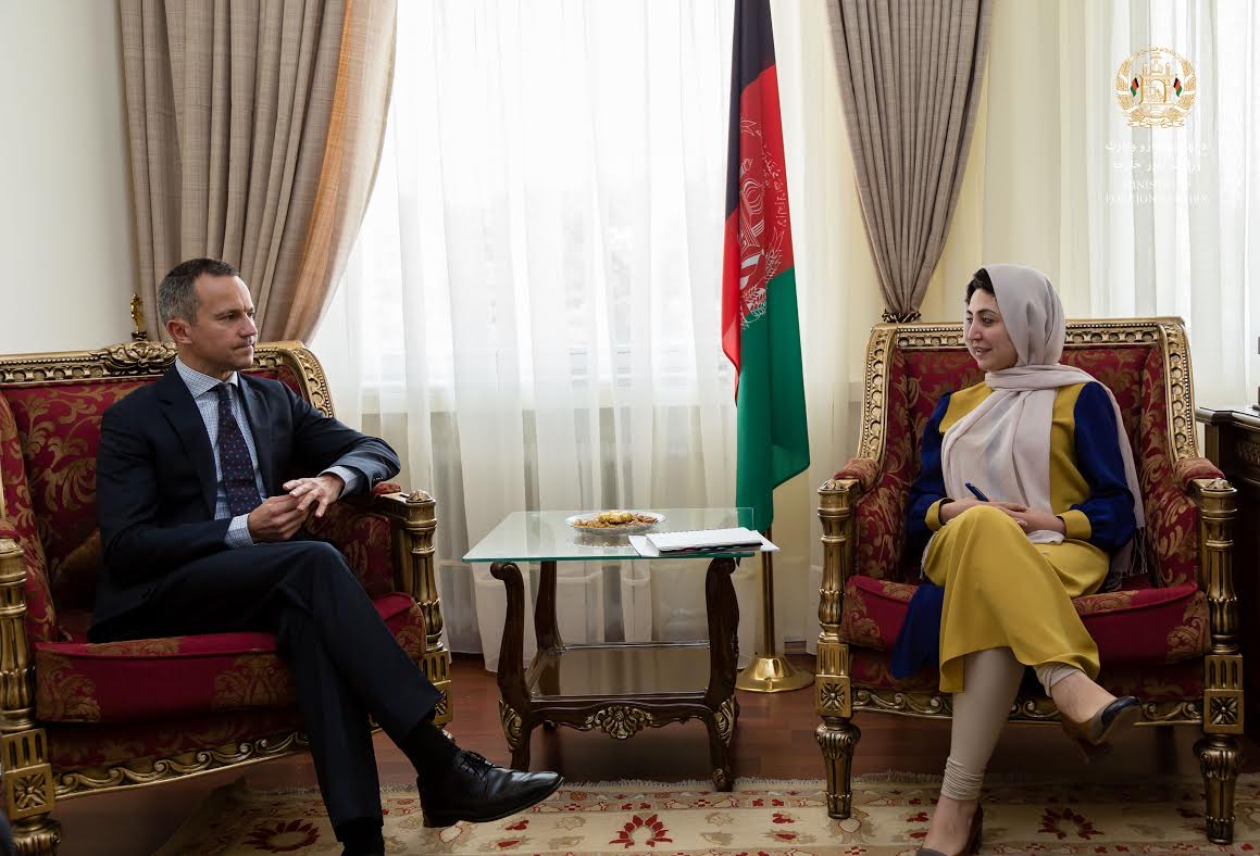 عادله راز معین وزارت خارجه با ریچارد جورج فیکس سفیر جدید  استرالیا مقیم ، کابل