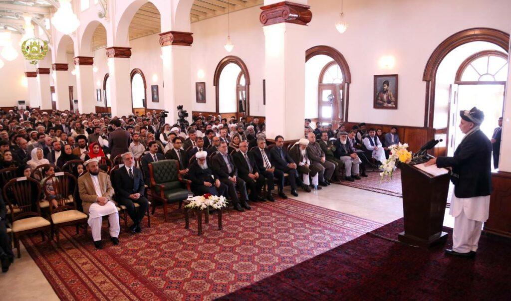 غنى: بدبين هاى بيرونى افغانستان به انزوا رفته اند