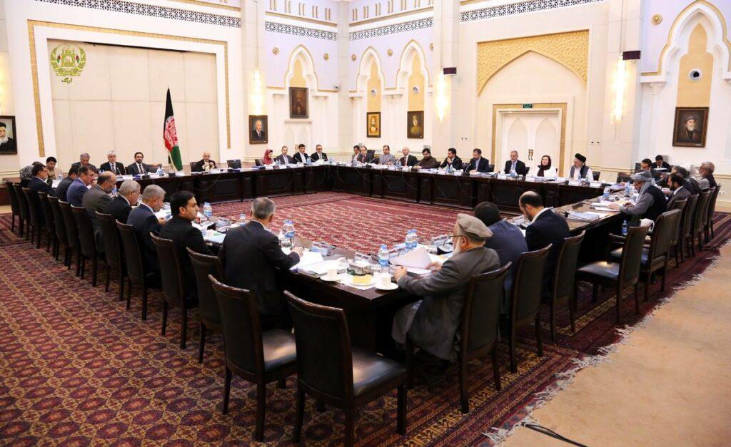 معاش و امتیاز های کارکنان نهادهای دولتی مورد بازبینی قرار می گیرد