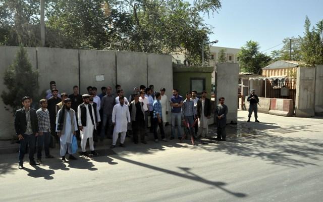 معترضان: اگر معاشات ما پرداخت نشود دست به تحصن مى زنيم