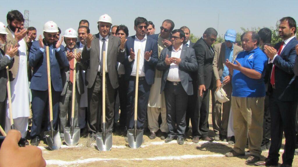 کار يک پروژۀ انرژی آفتابی و بادی در هرات گشايش يافت