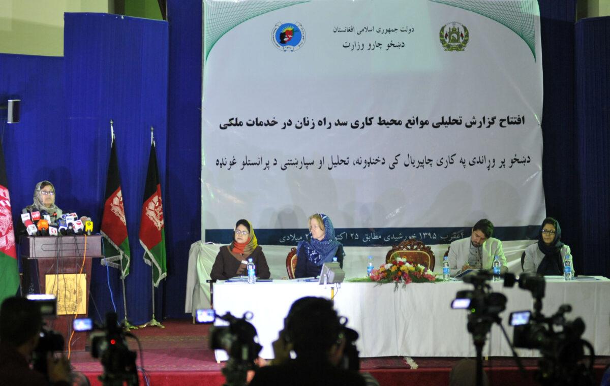 از هر بيست کارمند وزارت ها سه تن زن مى باشند