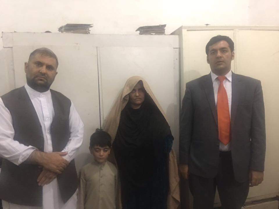 Pakistan court decides to deport Sharbat Gula