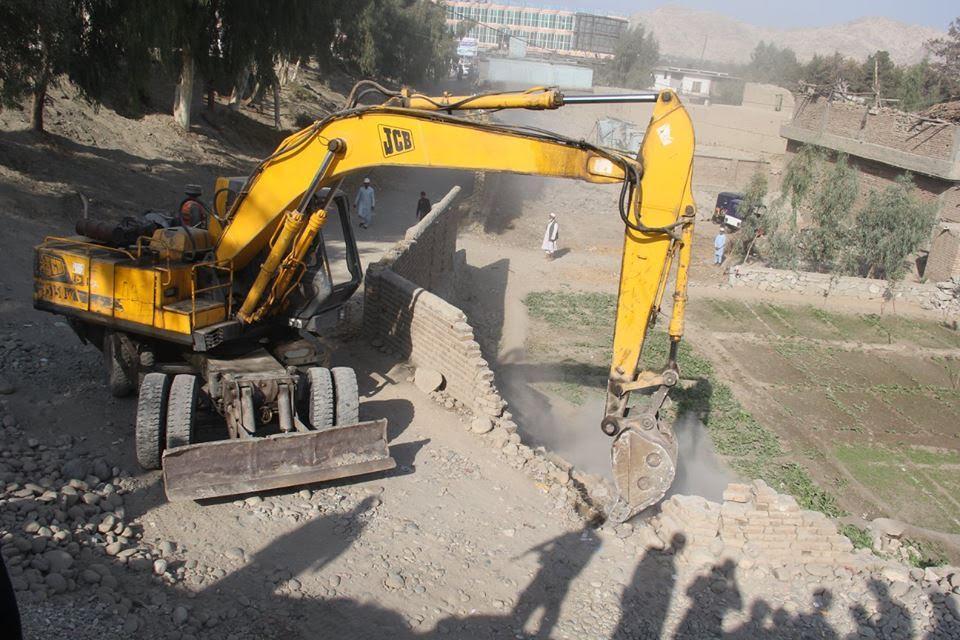 Private structures along Behsud Bridge demolished