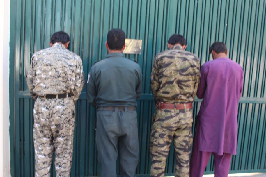 د هلمند والي پر فساد تورن ٤ پولیس عدلي او قضايي ارګانونو ته معرفي کړي